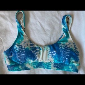 Scoop neck bikini top